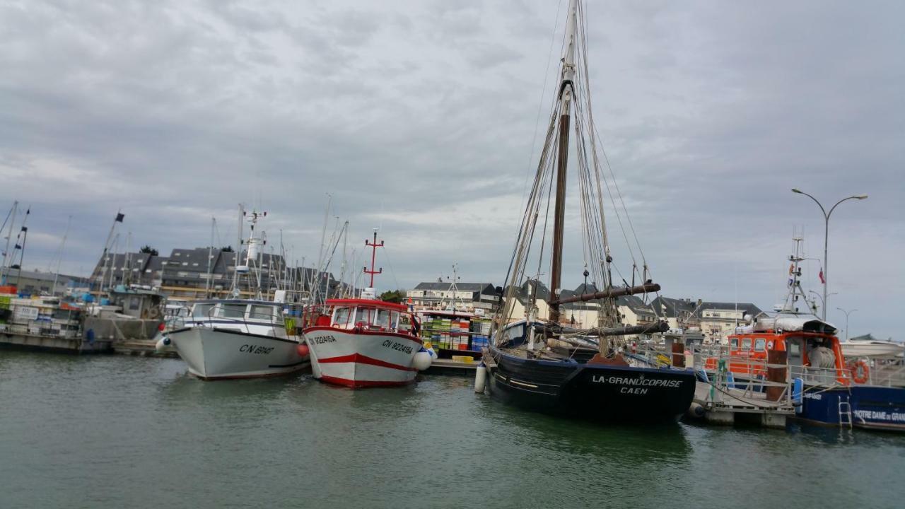Appartement Vue Sur Mer Et Port Grandcamp-Maisy Kültér fotó
